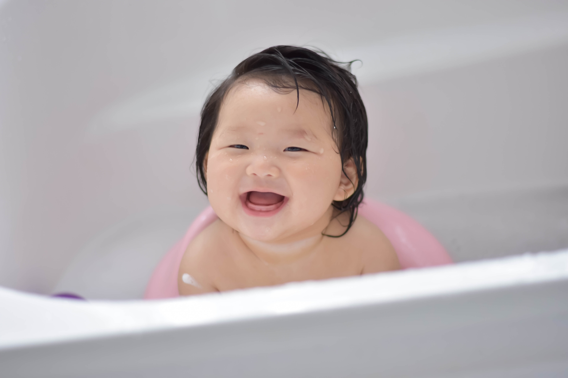 赤ちゃんのお風呂はシャワーでも大丈夫 入れるときのコツや手順は From バスタイム 美容